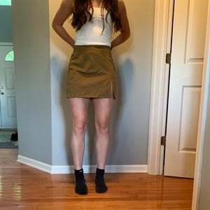 BRAND NEW Urban Outfitters skirt (50% OFF!!!)